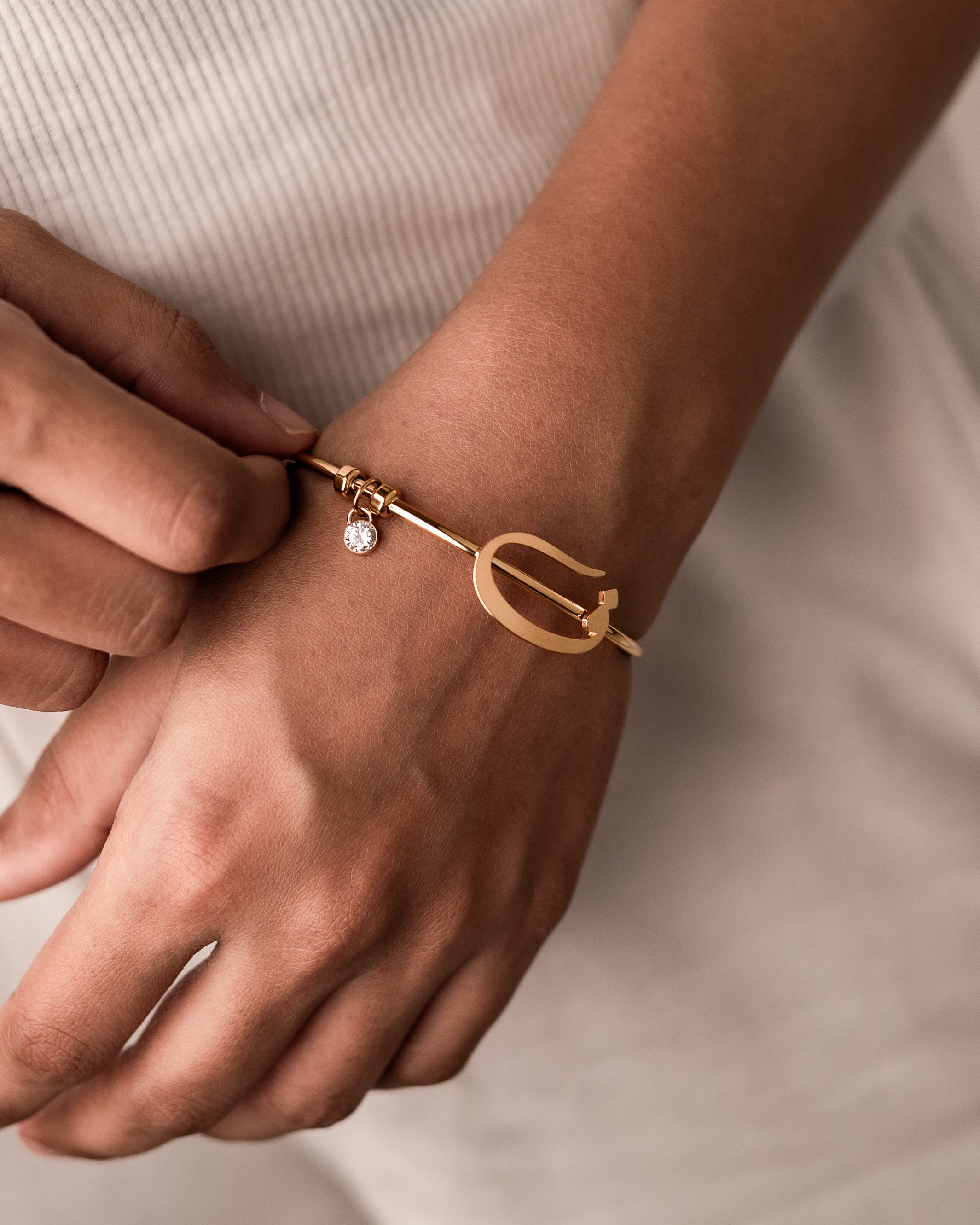 Arabic Initial Cuff ف