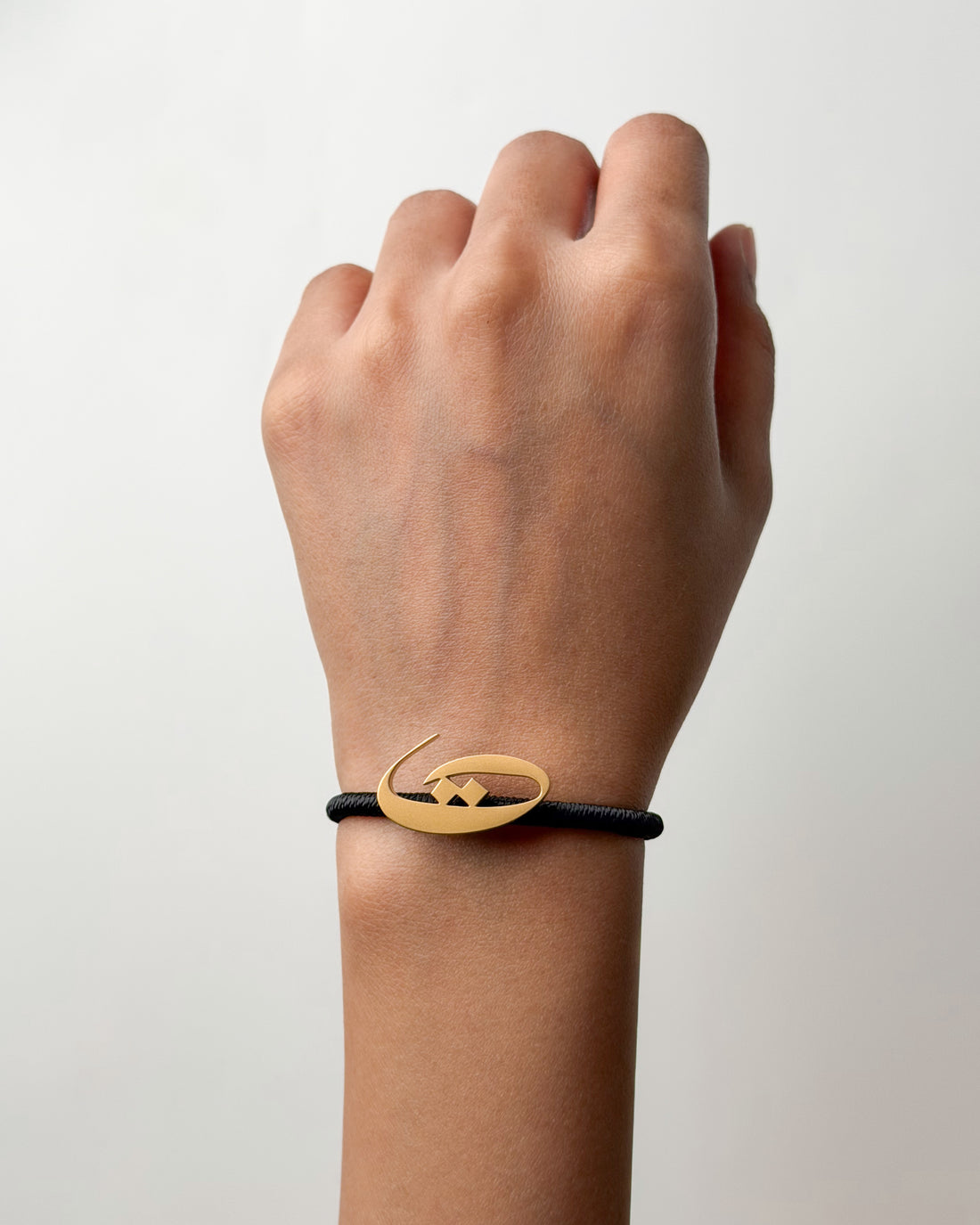 String Letter Bracelet ت