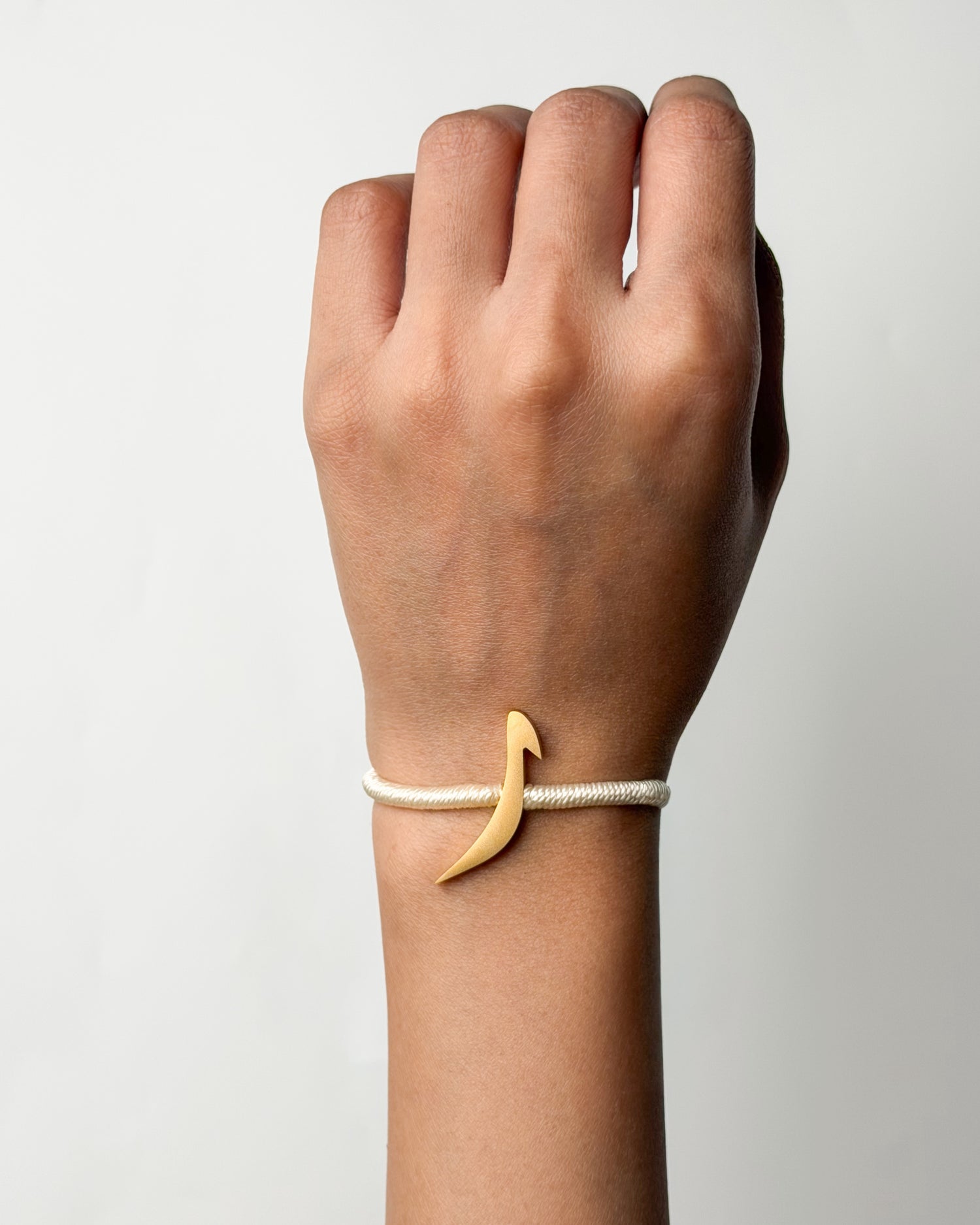 String Letter Bracelet ر