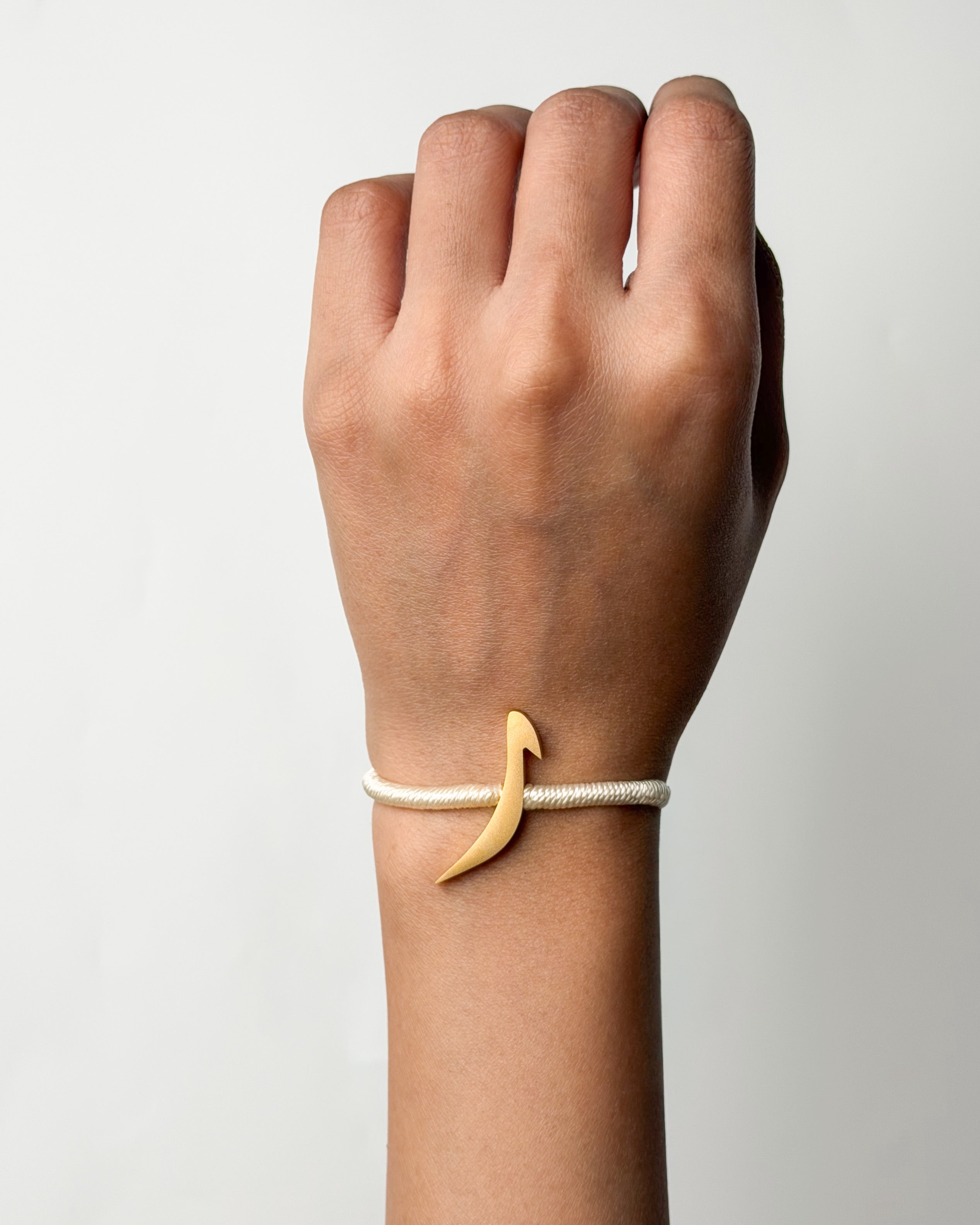 String Letter Bracelet ر