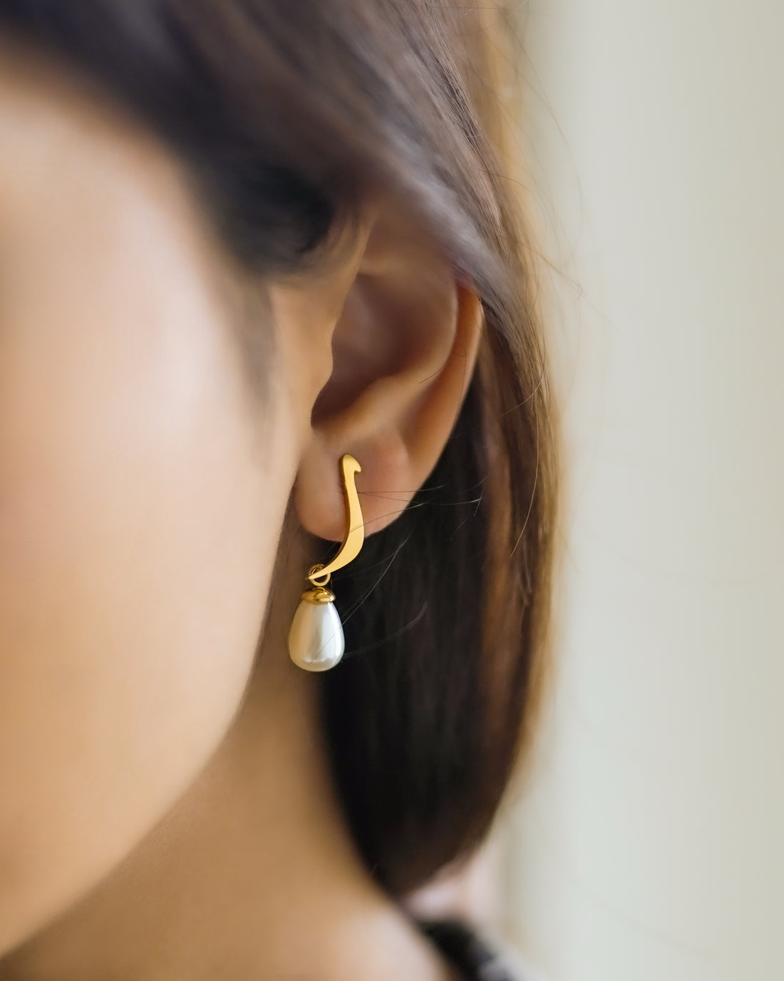 Calligraphed Letter Earrings ر