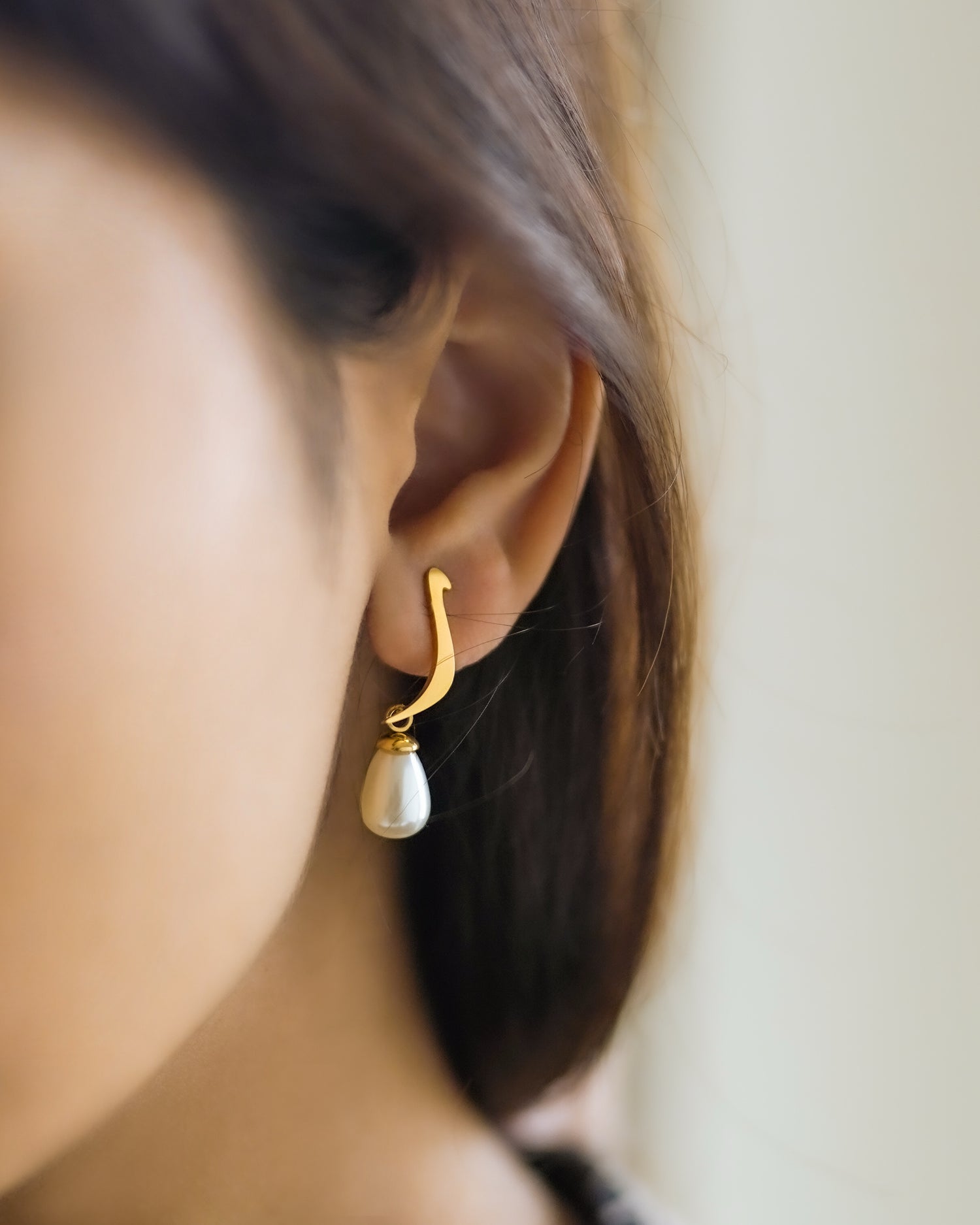 Calligraphed Letter Earrings ر